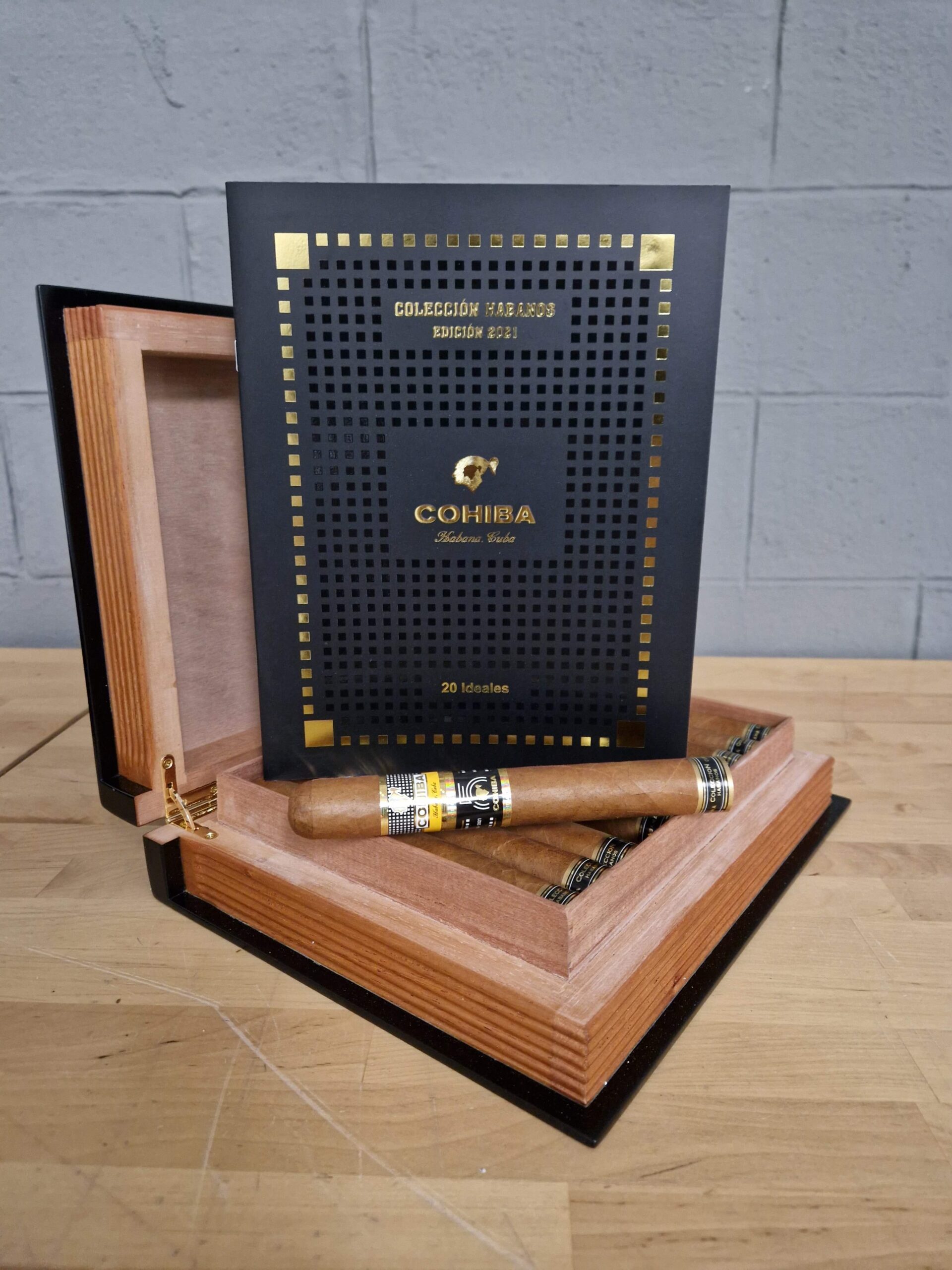 COHIBA IDEALES COLECCIN HABANOS EDICIN 2021 BOOK-3